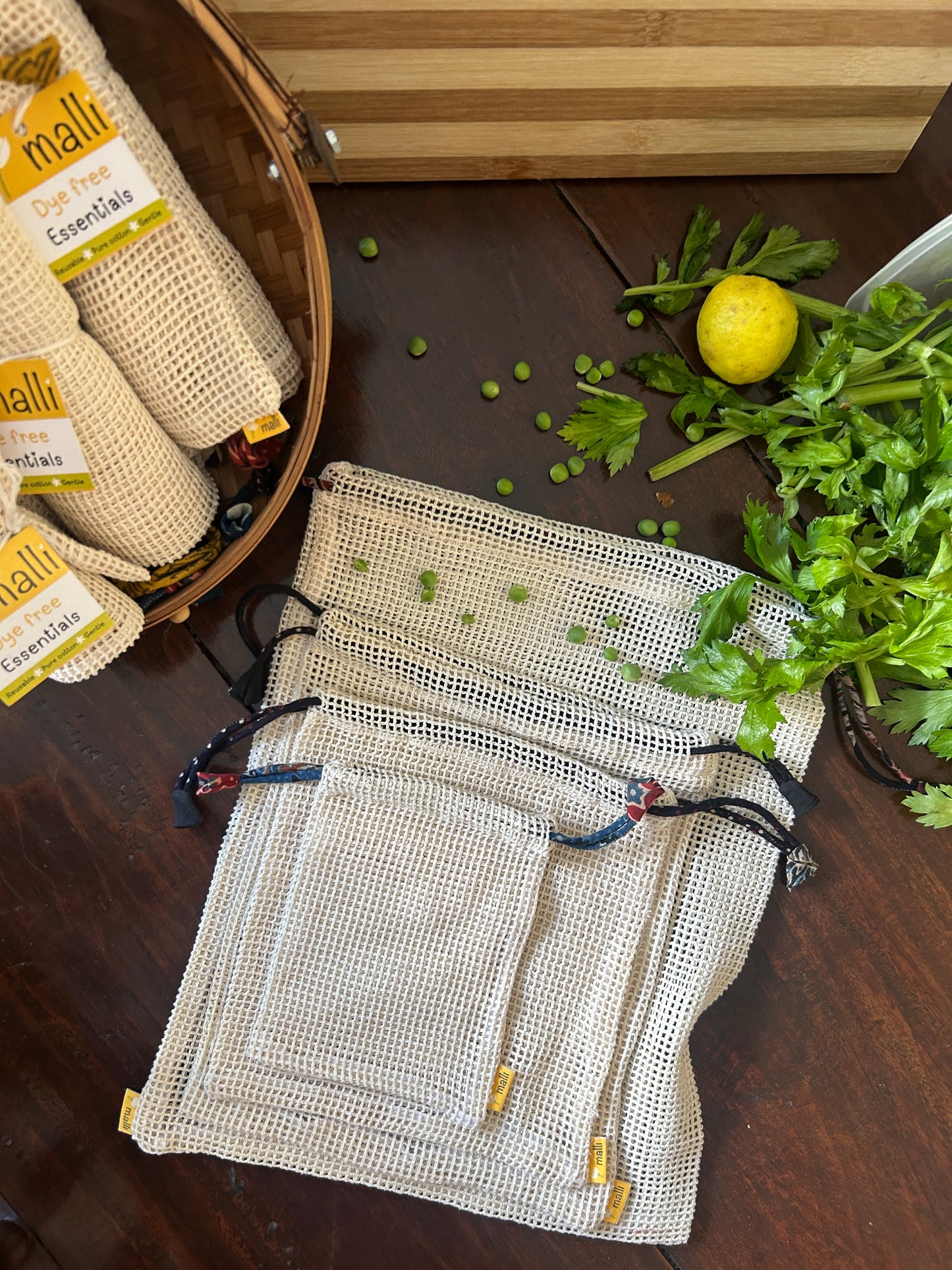 Unbleached Cotton Mesh Produce Bags (Set of 4) | Sustainable S-XL Fruit & Vegetable Bags with Naturally Dyed Drawstrings